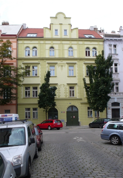 Apartment building Březinova 27